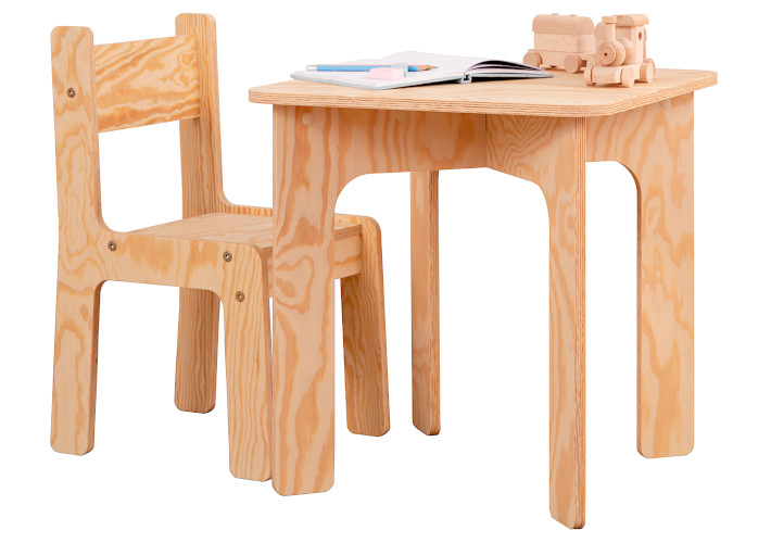Kinderstuhl und Kindertisch aus Kiefernsperrholz in Naturholzfarbe